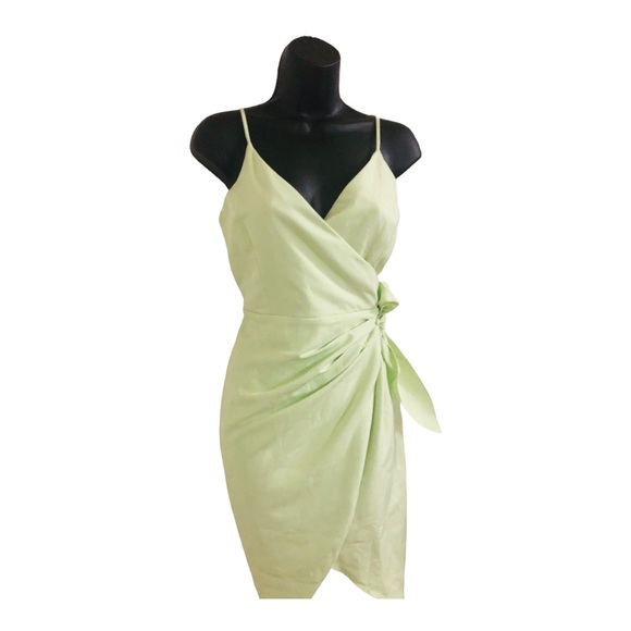 BCBGeneration green V-Neck asymmetrical tie waist tulip Wrap Dress size 6 new - Picture 6 of 13